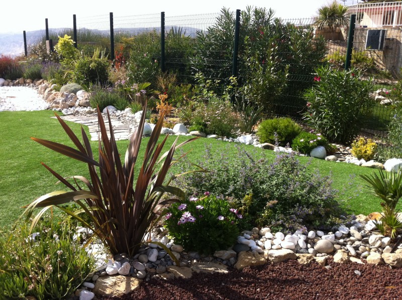 création de jardin gazon synthètique paysagiste à Salernes paca