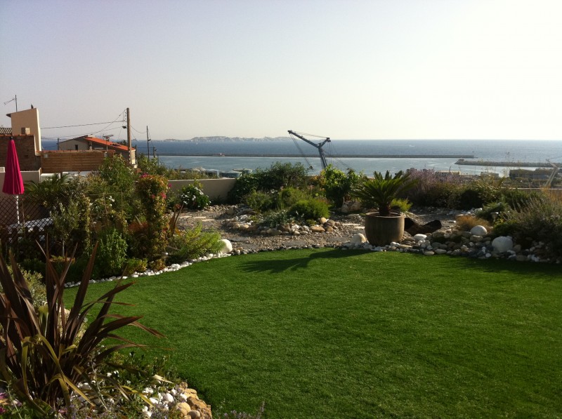 création de jardin gazon synthètique paysagiste à Salernes paca