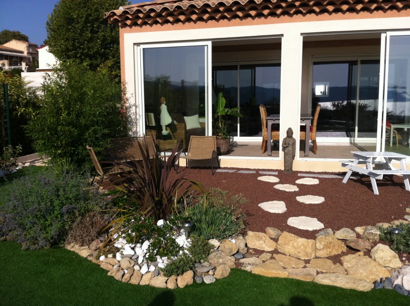 création de jardin gazon synthètique paysagiste à Salernes paca