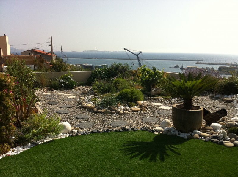 création de jardin gazon synthètique paysagiste à Salernes paca