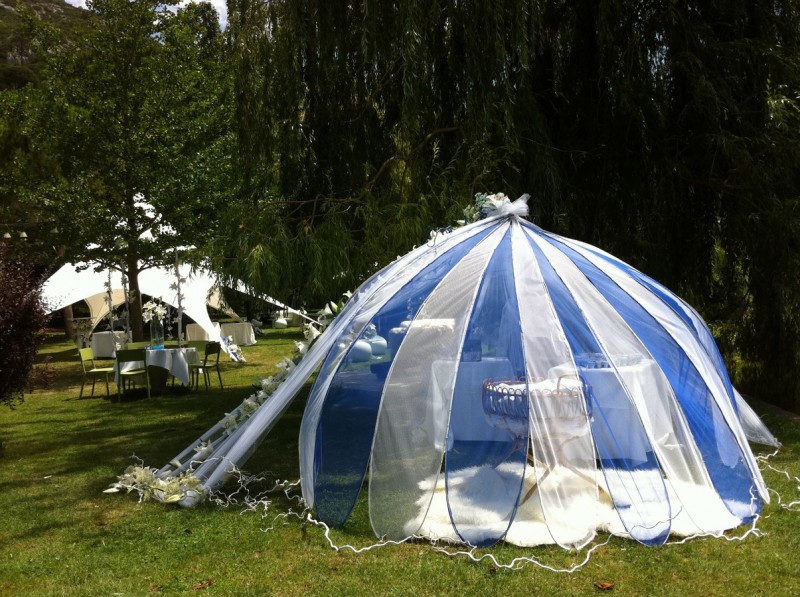 Organisation de la décoration d'un baptême en espace extérieur au Moulin de Gémenos près d'Aubagne