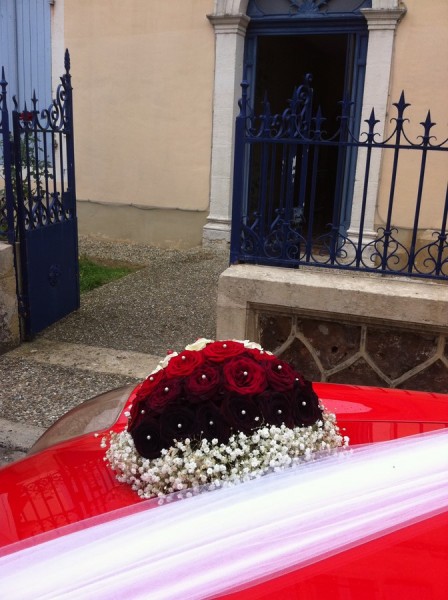 classe et raffinement pour ce bouquet prestige de la voiture de marié